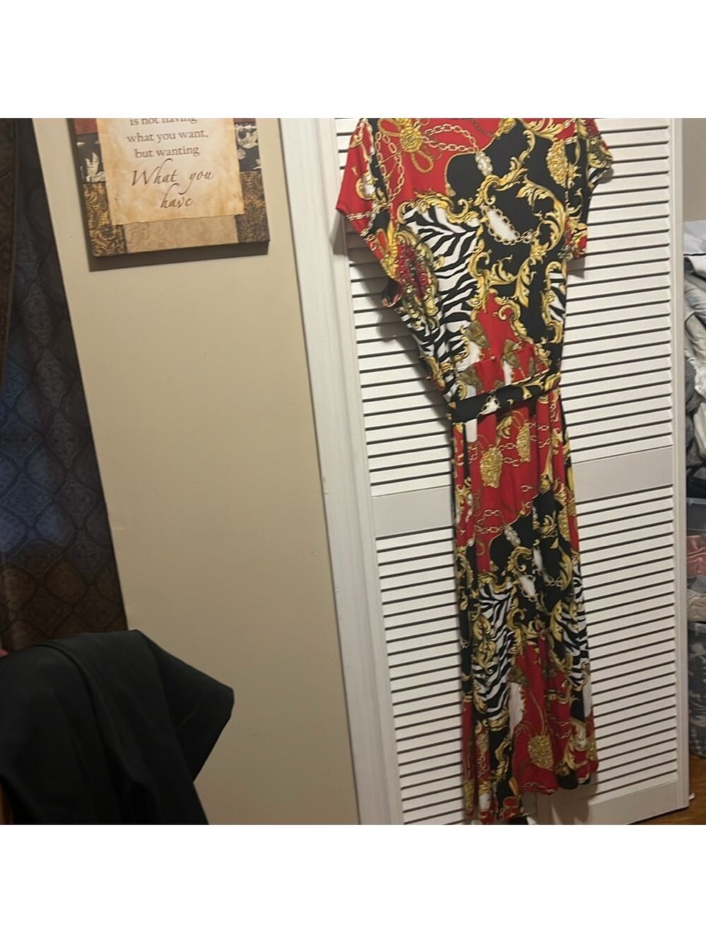 A woman dress - Picture 3 of 5